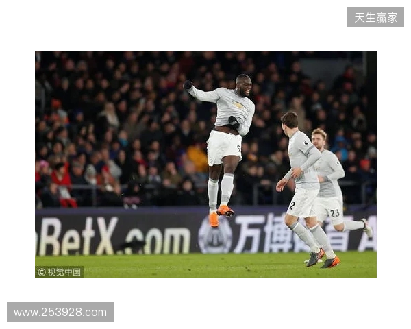 记者：18岁前锋莱西未入选曼联本场名单，阿莫林决定征召舍什科